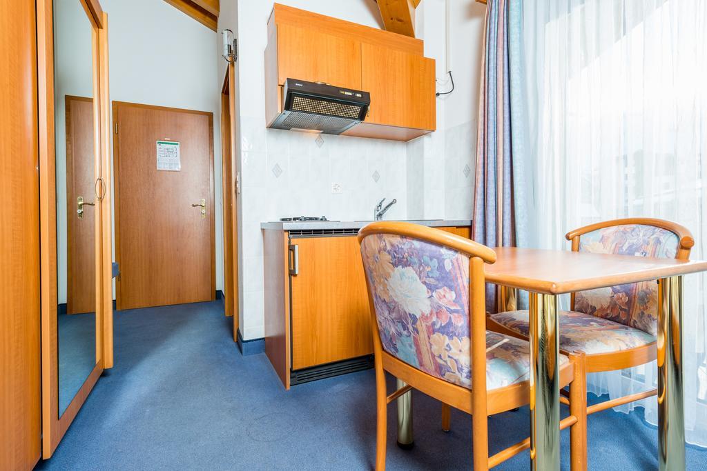 Hotel Alpenperle ซาสฟี ภายนอก รูปภาพ