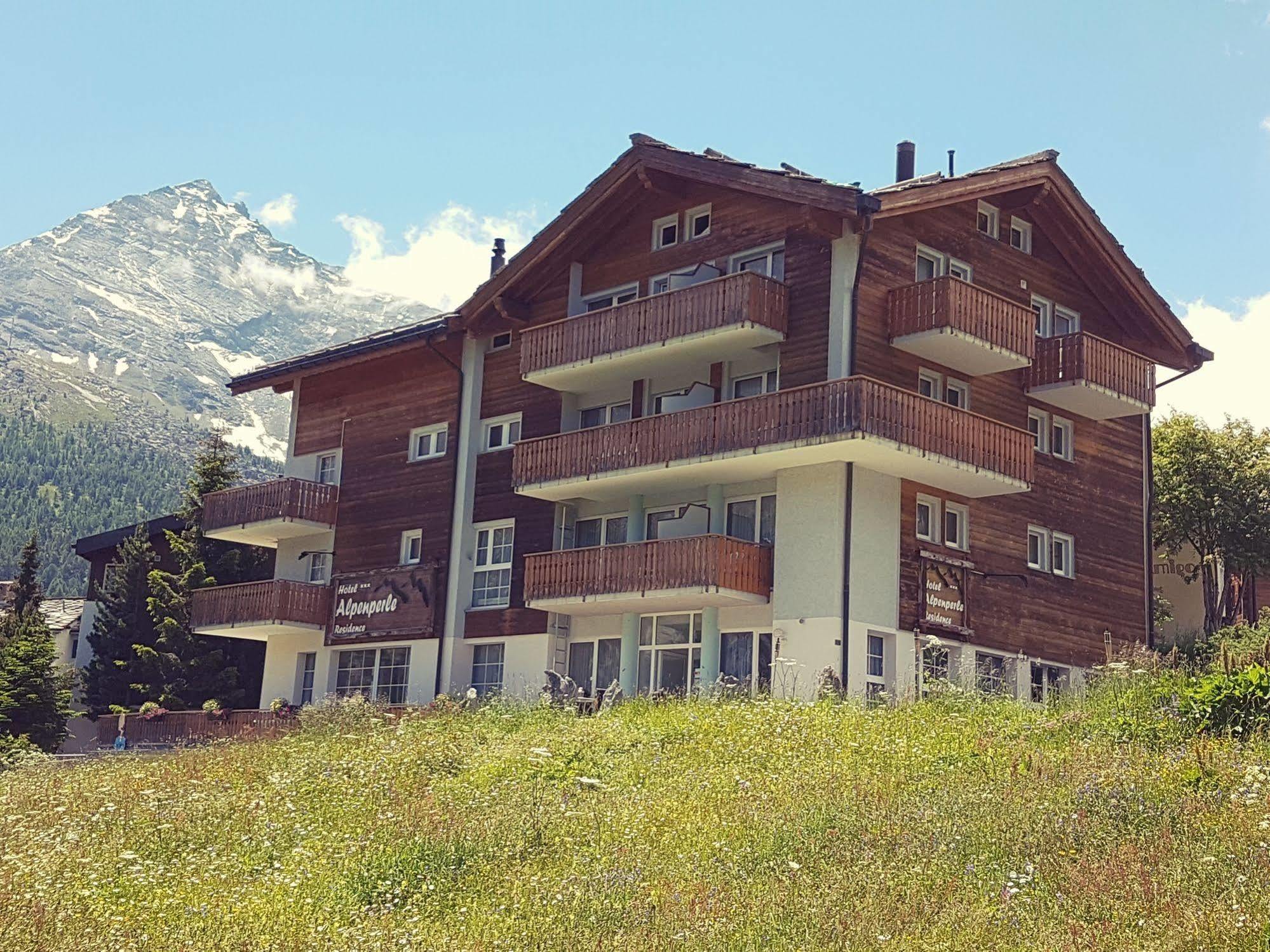Hotel Alpenperle ซาสฟี ภายนอก รูปภาพ