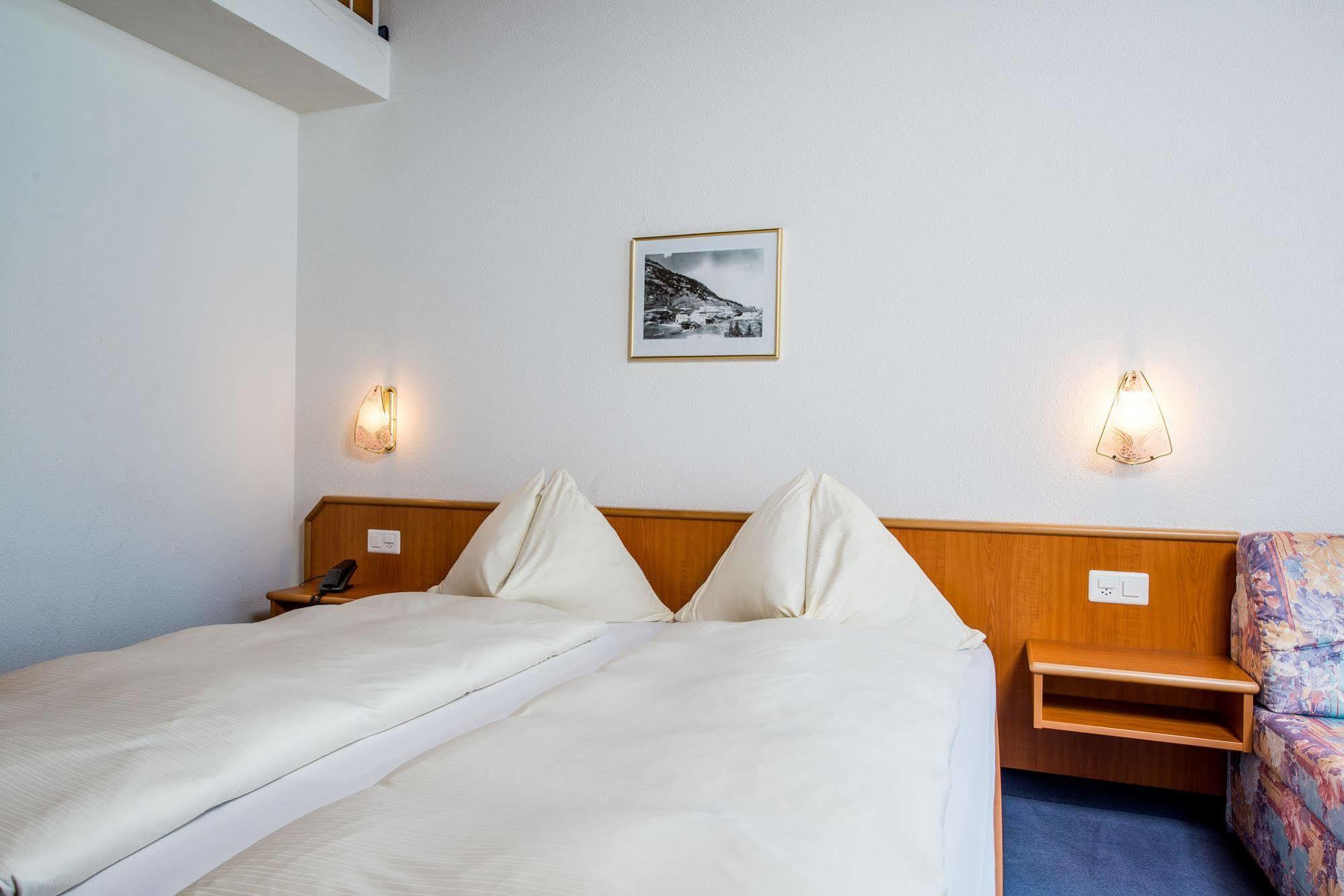 Hotel Alpenperle ซาสฟี ภายนอก รูปภาพ