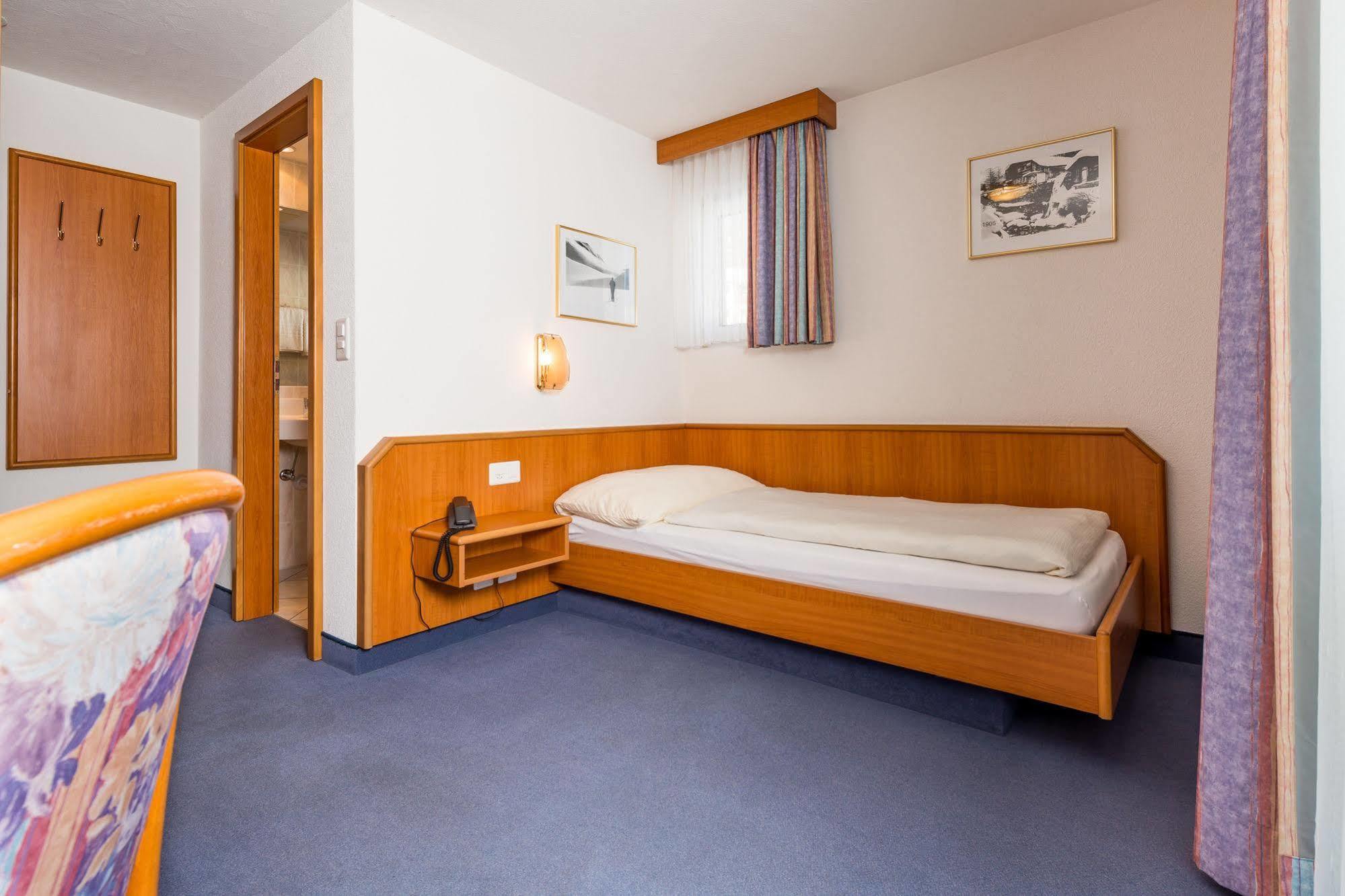 Hotel Alpenperle ซาสฟี ภายนอก รูปภาพ