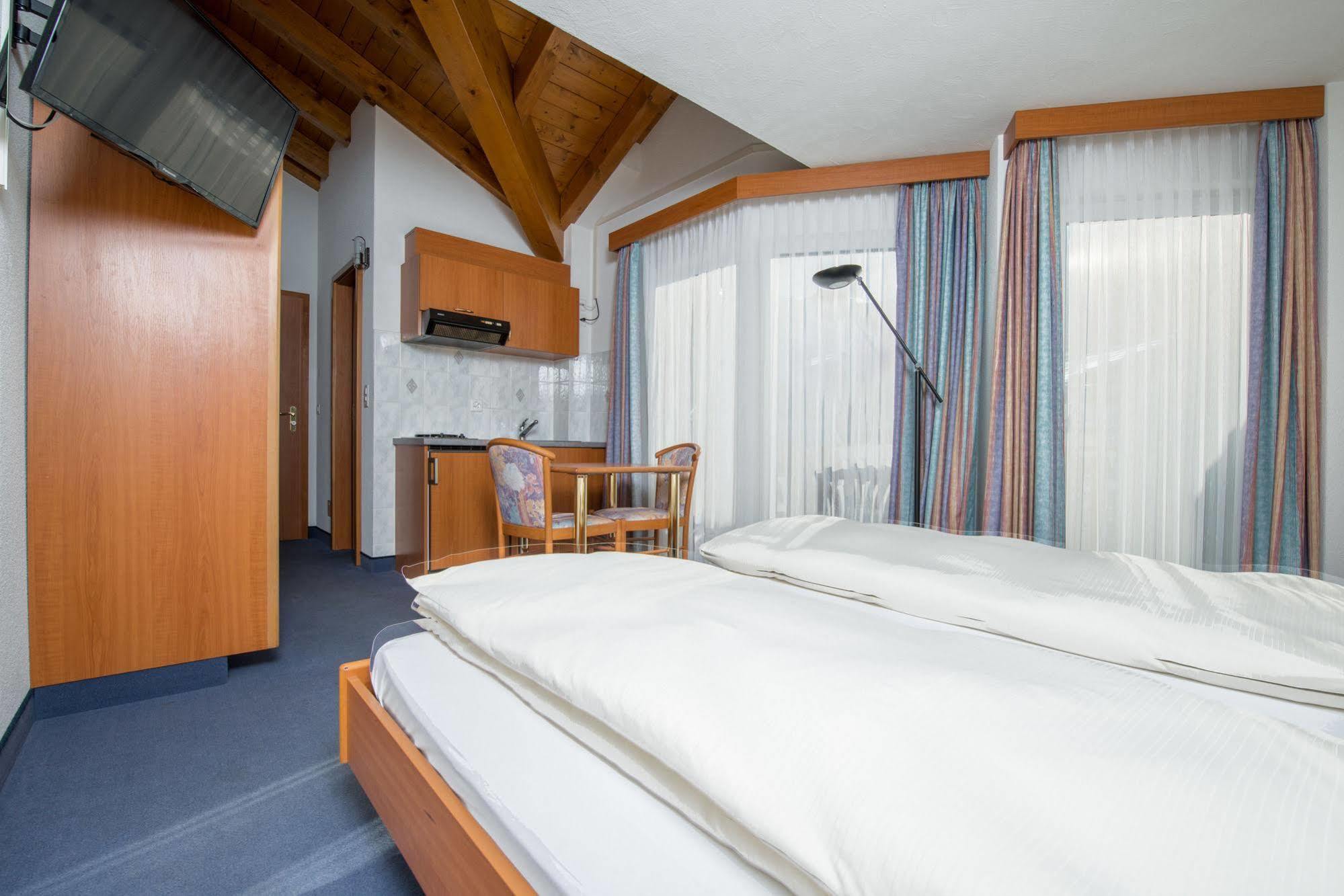 Hotel Alpenperle ซาสฟี ภายนอก รูปภาพ