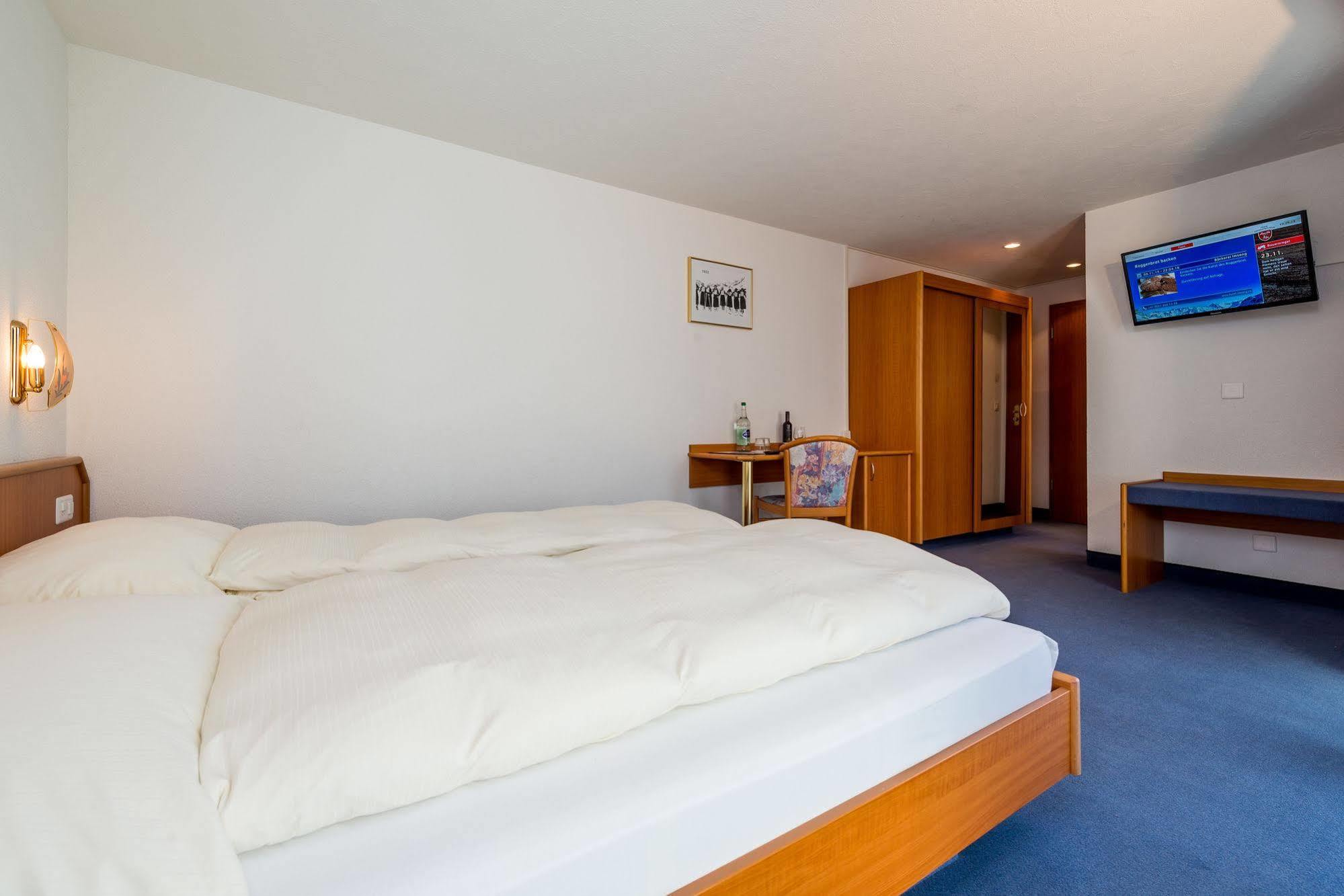 Hotel Alpenperle ซาสฟี ภายนอก รูปภาพ
